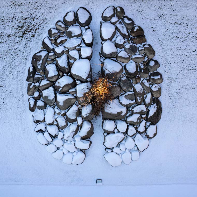 Il Cervello di pietre in inverno, veduta aerea. Giardino delle Sculture Fluide di Giuseppe Penone. Foto di Michele D'Ottavio