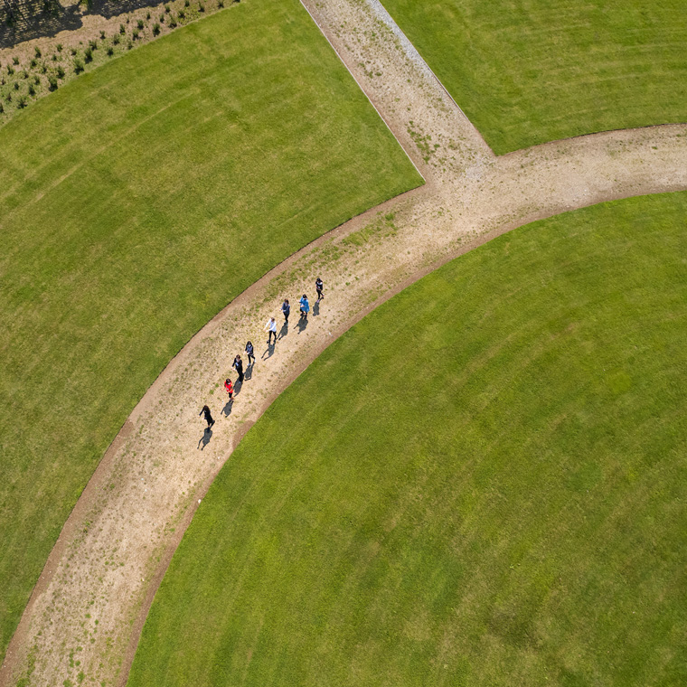 Sentiero che corre intorno al Giardino delle Rose, veduta aerea. Foto di Michele D'Ottavio