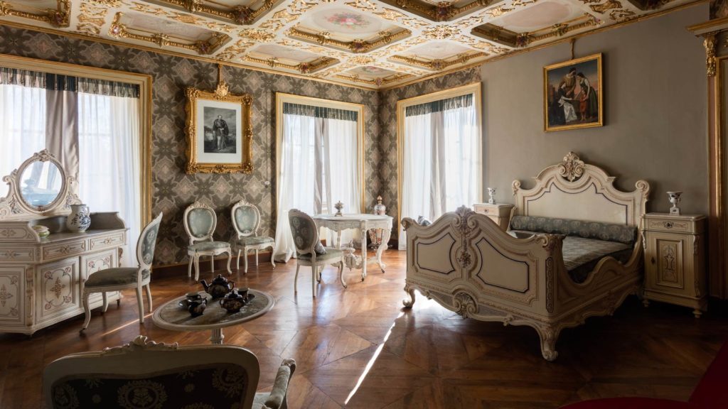 Camera da letto di Rosa Vercellana, Appartamenti reali del Castello della Mandria. Foto di Lea Anouchinsky