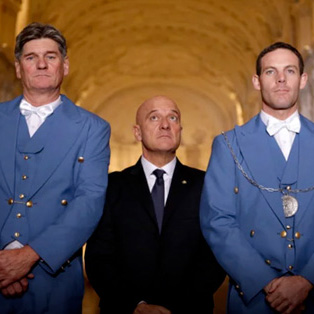 Claudio Bisio in una scena del film “Benvenuto Presidente” nella Galleria Grande