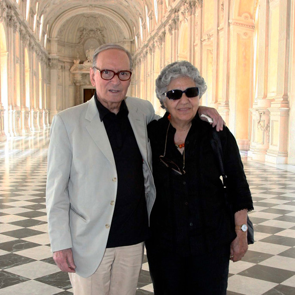 Ennio Morricone e signora nella Galleria Grande